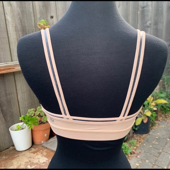LULULEMON SPORT BRA SIZE 4 Excellent Condition - Picture 5 of 7